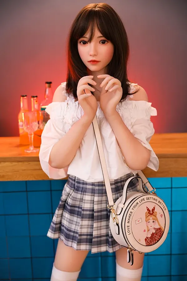 ディムドール シンシア 158cm レビュー：小ぶりな胸を持つアジア系シリコン製セックスドールの魅力を探る