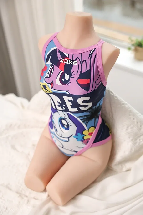 レビュー：Dimu DollのTrista - 小さな胸のセックストルソー体験