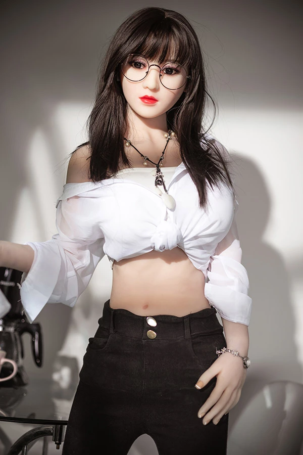 アイベイ・ドールのグリンダ：158cmのオフィスレディ向けセックスドールをレビュー