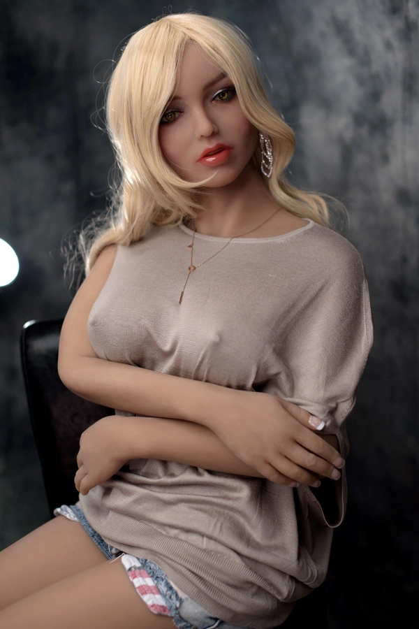 Youqu Dollレビュー：158cmの熟女ブロンドセックスドールNovaleeのリアルな特徴を探る