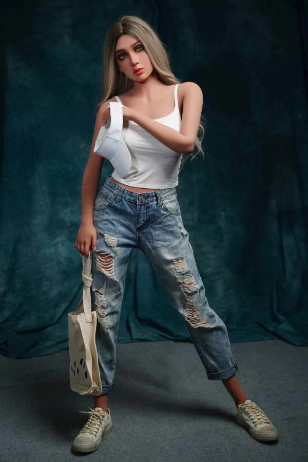 ドールズキャッスルのヨーロッパ産スキニーセックスドール「オクタヴィア」158cm - モデルDC09レビュー